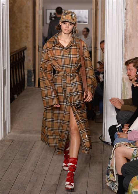 burberry donna autunno 2017|Burberry Fall 2017 Collection .